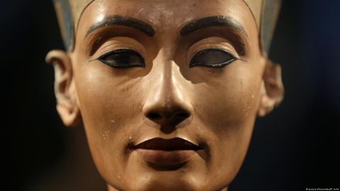 Científicos alemanes esperan reconstruir el "perfume" favorito de la reina egipcia Nefertiti