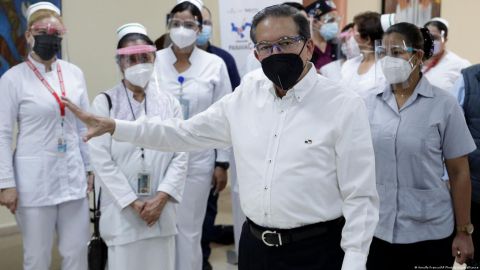 Presidente de Panamá anuncia que padece cáncer