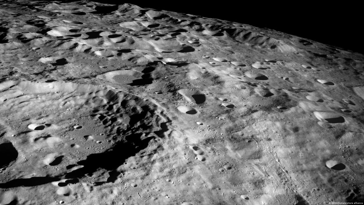 Superficie lunar vista desde el Apolo 8.