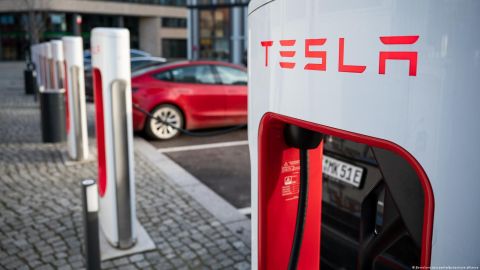 Tesla reporta cientos de accidentes con vehículos de conducción asistida