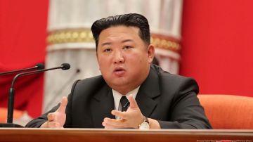 Kim Jong-Kim Jong-un revisa planes operativos de unidades militaresun revisa planes operativos de unidades militares