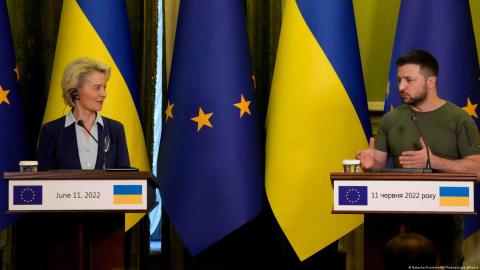Ursula von der Leyen y Volodimir Zelensky, en Kiev, el 11 de junio de 2022.