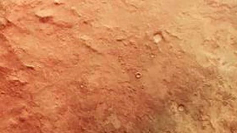 Revelan imágenes de un cráter marciano inquietantemente similar a un enorme ojo humano