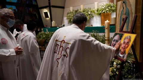 Autoridades reportaron el hallazgo de los restos de los sacerdotes y el guía turístico.