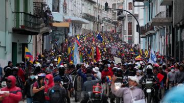 Quito pide con cacerolazo el inicio del diálogo y el fin de los distirbios