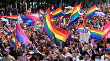 Unas 250.000 personas vuelven a marchar por el Orgullo en México