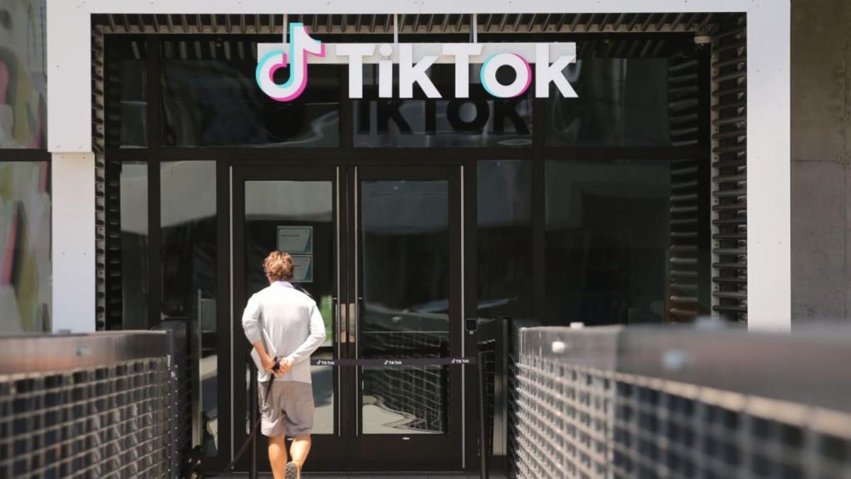 Abuelita de Connecticut rompe TikTok con su secreto para no tener que planchar la ropa - Opinión