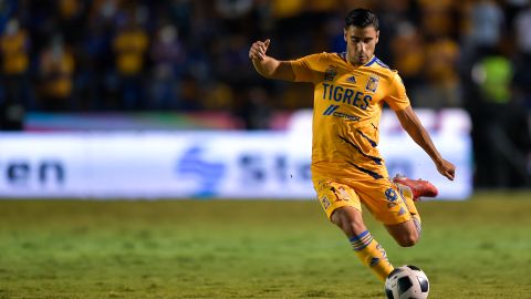 Aldo Cruz defendiendo los colores de Tigres.