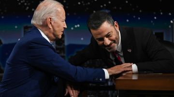 Biden arremetió contra Trump y los republicanos que impiden el control de armas en el programa de Jimmy Kimmel