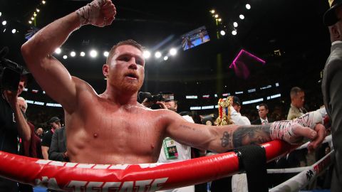 Canelo Álvarez celebra su victoria ante Daniel Jacobs.