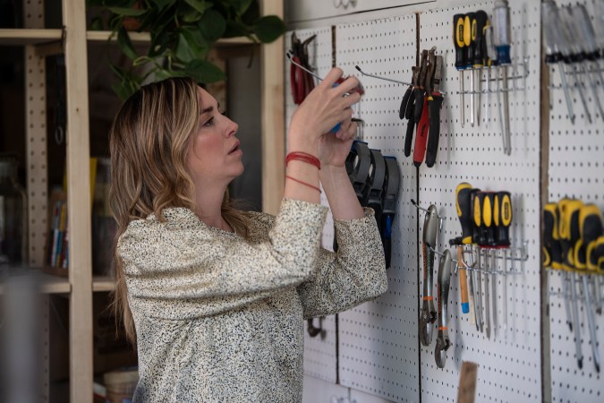 Regina Blandón puso a prueba sus habilidades en el mundo de la construcción (Discovery Familia)