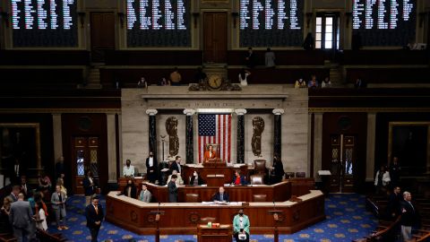 Congreso aprobó también legislación bipartidista sobre control de armas y le abre el camino a Biden