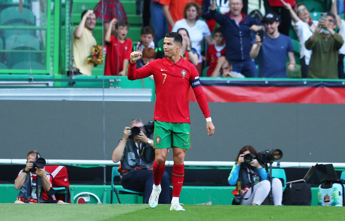 Ronaldo não perde Messi e marca dois gols contra a Suíça