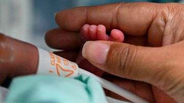 Demandan a hospital por tirar restos de su bebé recién nacida
