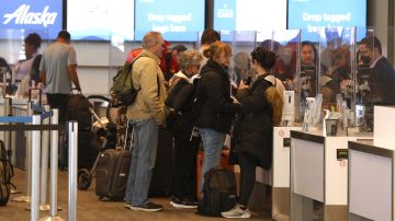 Estados Unidos eliminará el requisito de prueba de COVID para los viajeros internacionales que vuelan al país