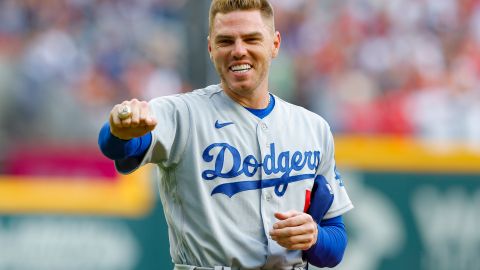 Freddie Freeman regresa al Truist Field con el uniforme de los Dodgers.