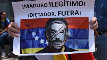 Marco Rubio pide arresto de Nicolás Maduro y exhibe cartel que ofrece supuesta recompensa de $15 millones
