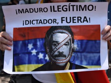 Marco Rubio pide arresto de Nicolás Maduro y exhibe cartel que ofrece supuesta recompensa de $15 millones