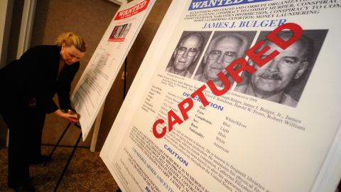 El FBI anunció el 23 de junio de 2011 que Bulger fue capturado en su casa en Santa Mónica, California por el FBI después de una cacería humana de 26 años cuando una pista llevó a las fuerzas del orden al presunto mafioso.