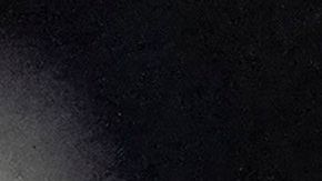 Amber Heard hablando con su equipo legal como llegaban a una de las sesiones de su juicio por difamación en la corte en el condado de Fairfax, Virginia.