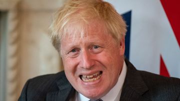 El primer ministro británico, Boris Johnson, es sometido a una operación por sinusitis