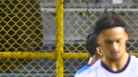 Jugadores de El Salvador festejan el gol de Alexander Larín