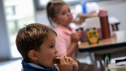 La exención que permitió ofrecer comidas escolares gratis terminará el 11 de junio.