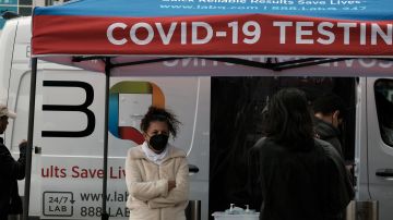 Dos nuevas variantes de coronavirus ganan terreno en Estados Unidos