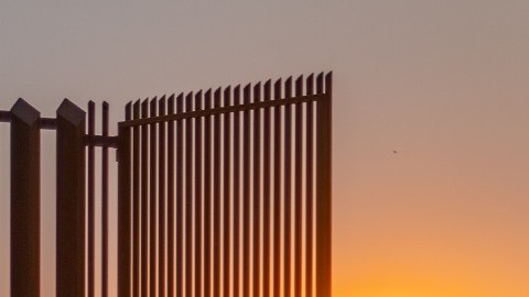 El DHS afirma que con las acciones policiacas se ha impedido la llegada de 900 migrantes al día.
