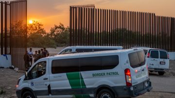 El DHS afirma que con las acciones policiacas se ha impedido la llegada de 900 migrantes al día.