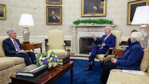 Biden reunido con Powell