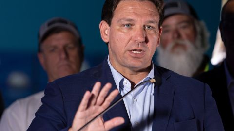 Florida Ron DeSantis vacunas covid-19