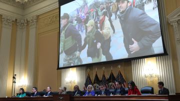 Con inédito y escalofriante video, Comité exhibe el violento asalto al Capitolio el 6 de enero de 2021