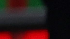 Gary Payton II y Juan Toscano-Anderson posan con el trofeo de la NBA.