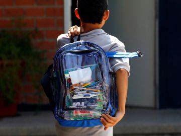 Estudiantes de secundaria rocían alcohol y queman a compañero de clase en México