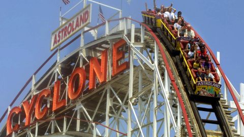 El Cyclone es una de las montañas rusas más antiguas del país en funcionamiento en la actualidad.