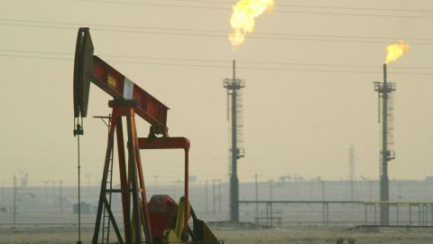 La OPEP y Rusia ratifican el aumento de la oferta de petróleo en agosto