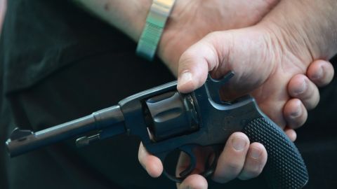 An official holds a starting pistol during the women's heptathlon 200 metres event at the 2013 IAAF World Championships at the Luzhniki stadium in Moscow on August 12, 2013. AFP PHOTO / KIRILL KUDRYAVTSEV (Photo credit should read KIRILL KUDRYAVTSEV/AFP via Getty Images)