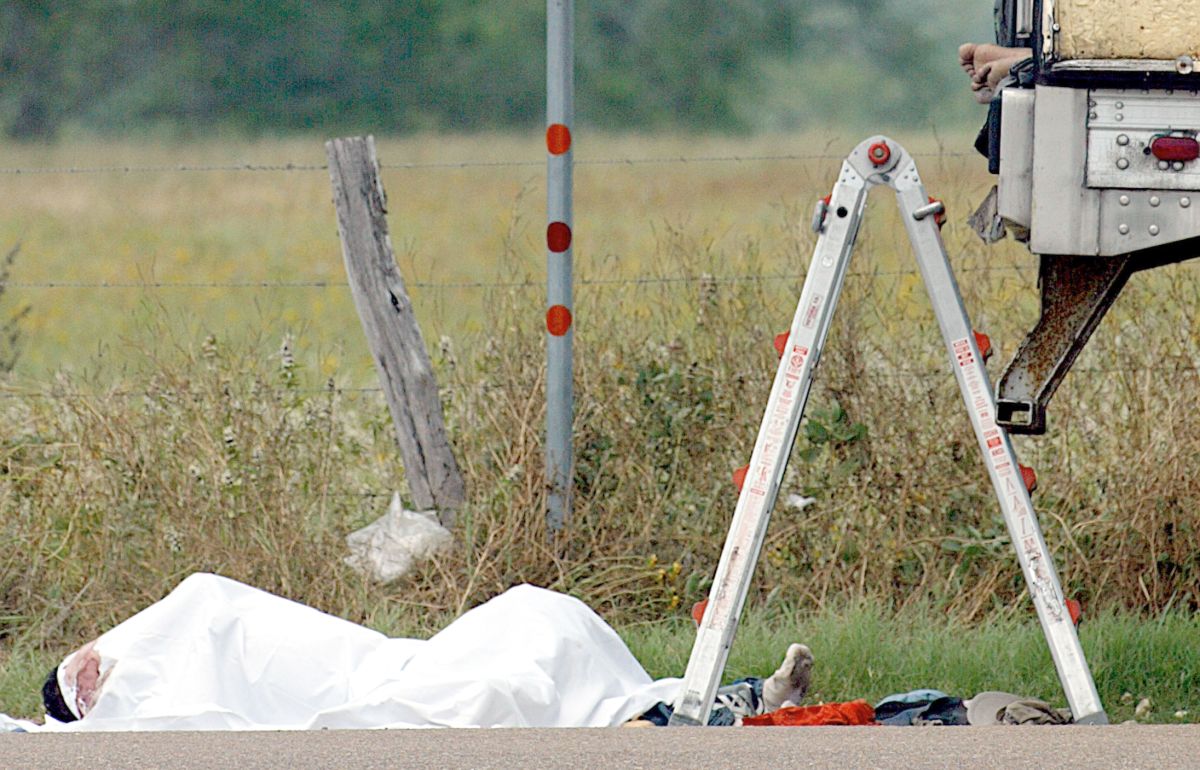 Aumentó a 51 la cifra de muertos en el tráiler en Texas.