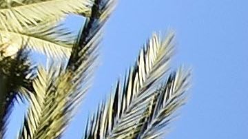 Buzz Lightyear flotando encima de la entrada de la D23 EXPO 2015.