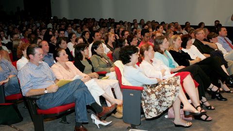Fue la primera forma de ver el cine en un espacio cerrado.