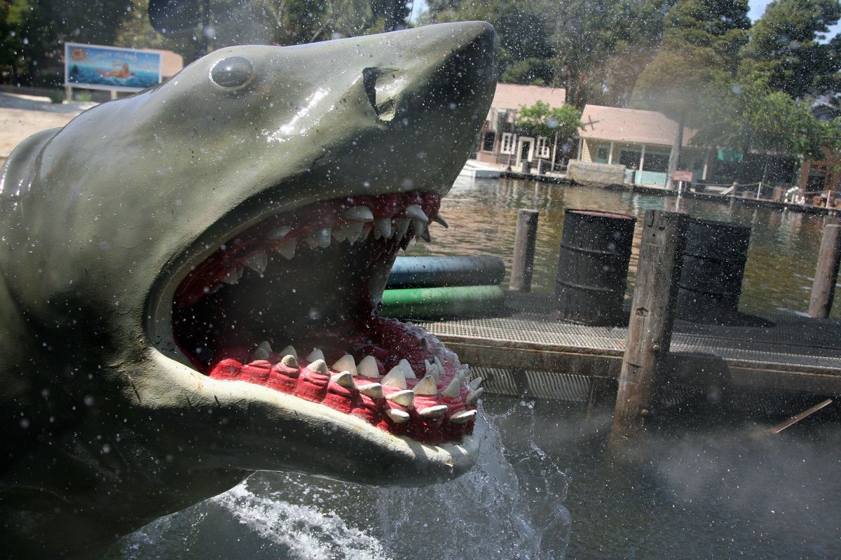 El set de la película de Steven Spielberg 'Tiburón' se muestra en Universal Studios en Hollywood, el 09 de abril de 2007.