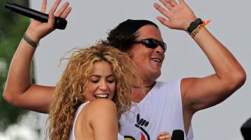 Shakira y Carlos Vives | MAURICIO DUENAS/AFP via Getty Images.