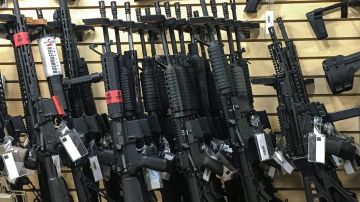 A una semana de masacre en Uvalde, Nueva York eleva a 21 años la edad mínima para comprar rifles semiautomáticos