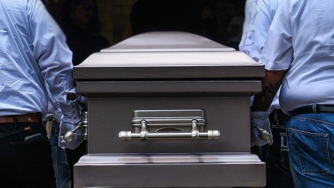 La mujer fue detenida por la policía y tuvo que pagar una fianza de $2,500 dólares.