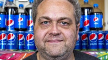 Hombre deja su adicción a la Pepsi tras ser hipnotizado