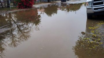 Las inundaciones de las calles preocupan a los residentes de Mira Loma en Riverside.
