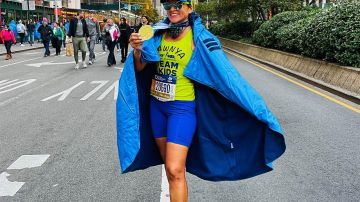 Tawnya Betancourt después de terminar el maratón de Nueva York en el 2021. (Suministrada)