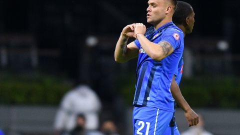 Jonathan 'Cabecita' Rodríguez, durante su última etapa con Cruz Azul.