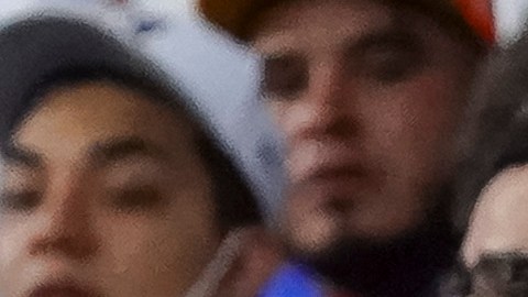 La afición del Cruz Azul no está contenta por el cambio de escudo que borró las nueve estrellas.